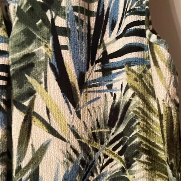 Tropical Leaf Print Women’s Sleeveless Top - Picture 3 of 7